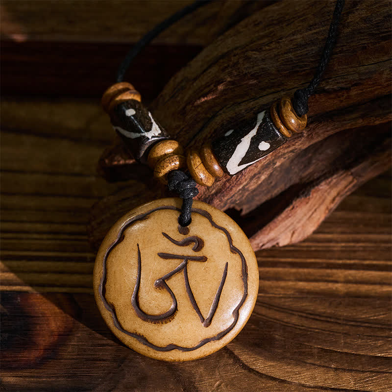 Buddha Stones Colgante tibetano de la compasión con cuentas de hueso talladas a mano con el símbolo OM. - image 4