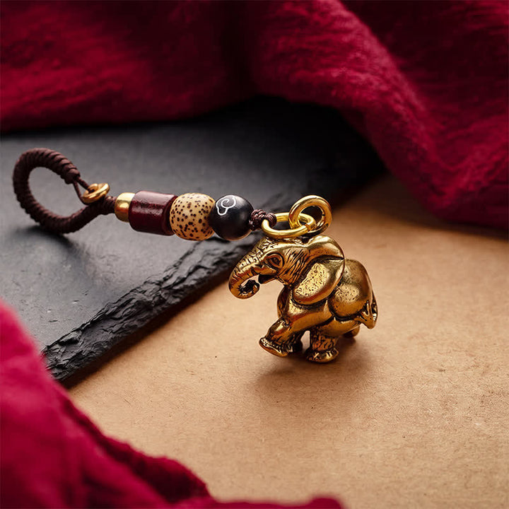 Buddha Stones Llaveros de la suerte con forma de elefante y cinco monedas de emperador, de latón antiguo. - image 1