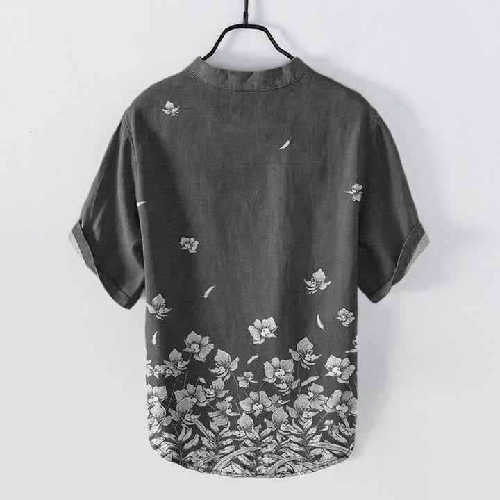 Buddha Stones Camisa de manga corta para hombre con estampado floral blanco en el bajo y medio botón. - image 6