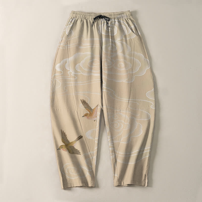 Buddha Stones Pantalones de hombre de algodón puro con estampado de pájaros en nubes y cordón ajustable, corte cónico y bolsillos. - image 2