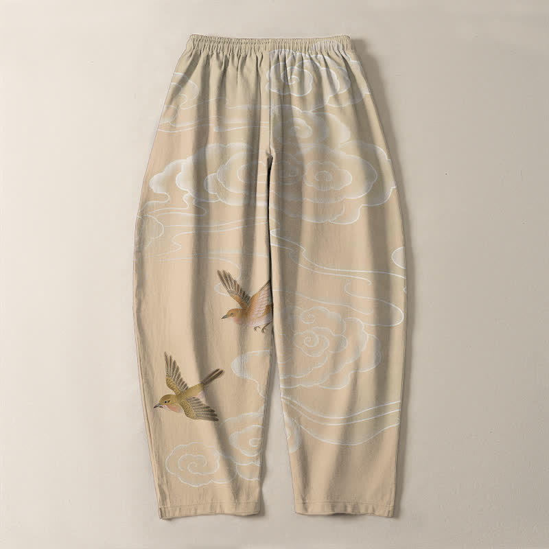 Buddha Stones Pantalones de hombre de algodón puro con estampado de pájaros en nubes y cordón ajustable, corte cónico y bolsillos. - image 3