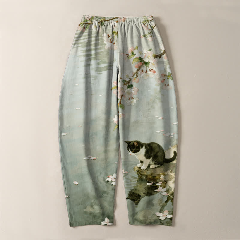 Buddha Stones Pantalones de hombre de algodón puro con estampado de reflejo de agua de gato Sakura, cordón ajustable y corte cónico con bolsillos. - image 10