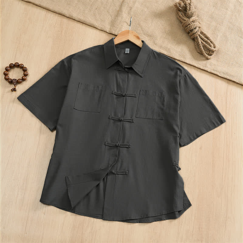 Buddha Stones Camisas de manga corta para hombre, estilo Tang, informales de verano, con botones de rana y bolsillos de parche. - Gris oscuro - US/UK/AU46, EU56 (5XL) - image 0