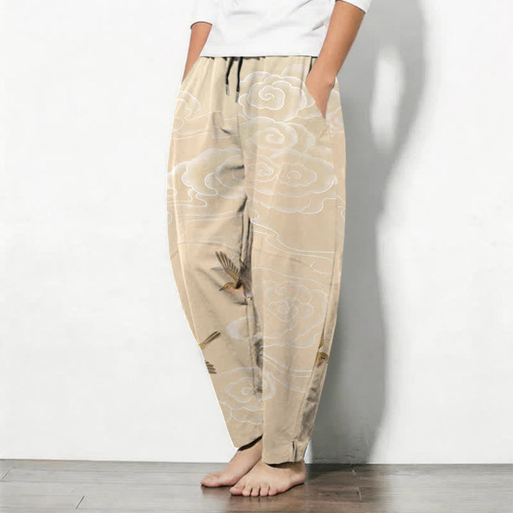 Buddha Stones Pantalones de hombre de algodón puro con estampado de pájaros en nubes y cordón ajustable, corte cónico y bolsillos. - image 1
