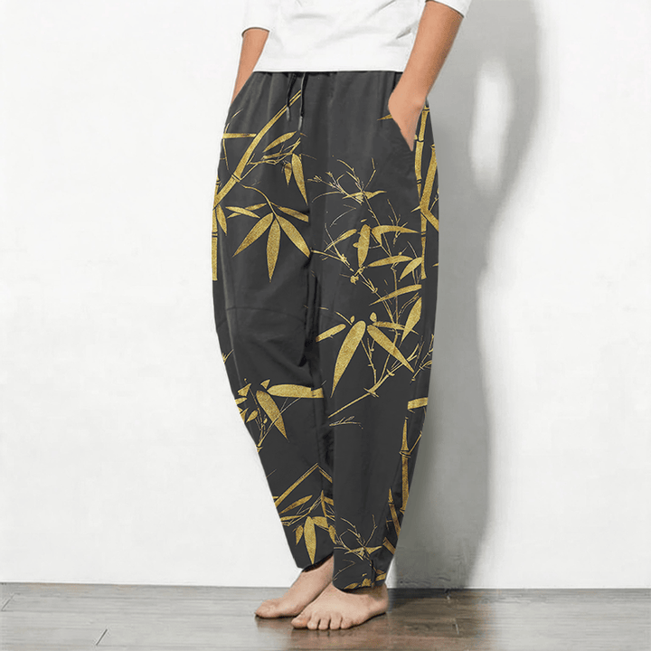 Buddha Stones Pantalones de hombre de algodón puro con estampado de bambú dorado, cordón ajustable y corte cónico, con bolsillos. - image 8