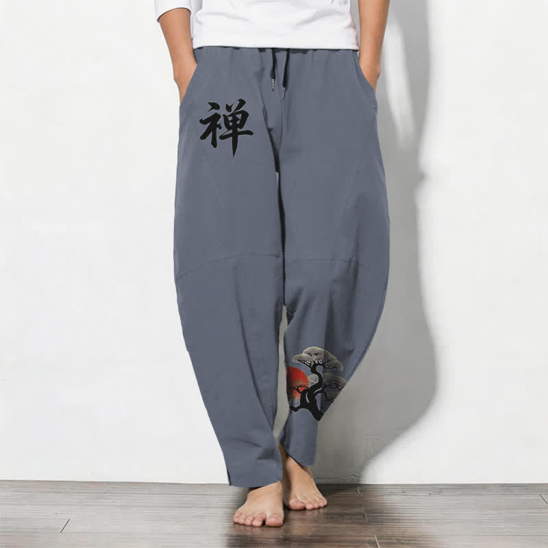 Buddha Stones Pantalones de hombre de algodón puro con estampado Zen Bonsai Sunset, cordón ajustable y corte cónico, con bolsillos. - Gris pizarra - US/UK/AU50, EU60 (5XL) - image 0