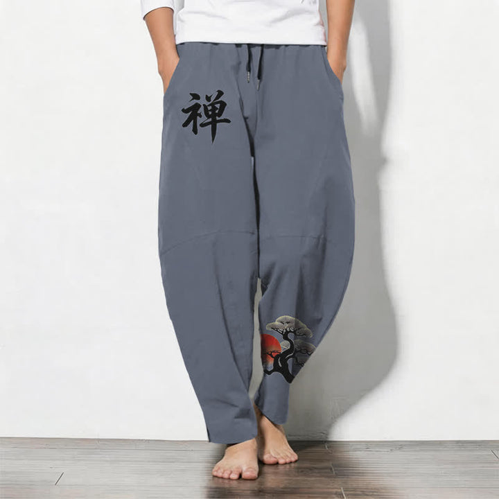 Buddha Stones Pantalones de hombre de algodón puro con estampado Zen Bonsai Sunset, cordón ajustable y corte cónico, con bolsillos. - Gris pizarra - US/UK/AU50, EU60 (5XL) - image 0
