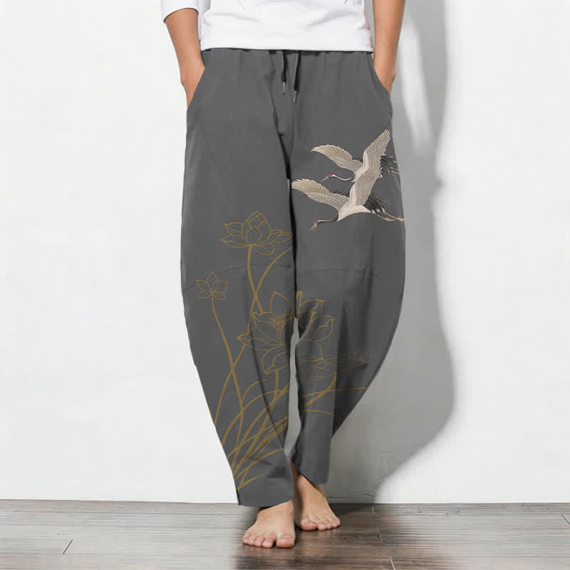 Buddha Stones Pantalones de hombre de algodón puro con estampado de grullas voladoras y flores de loto, con cordón ajustable y corte ajustado, y bolsillos. - Gris oscuro - US/UK/AU50, EU60 (5XL) - image 0