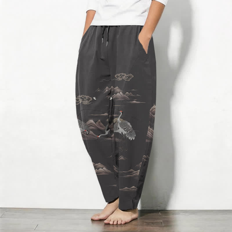Buddha Stones Pantalones de hombre de algodón puro con estampado de grullas, nubes y montañas, corte ajustado, cordón y bolsillos. - image 1