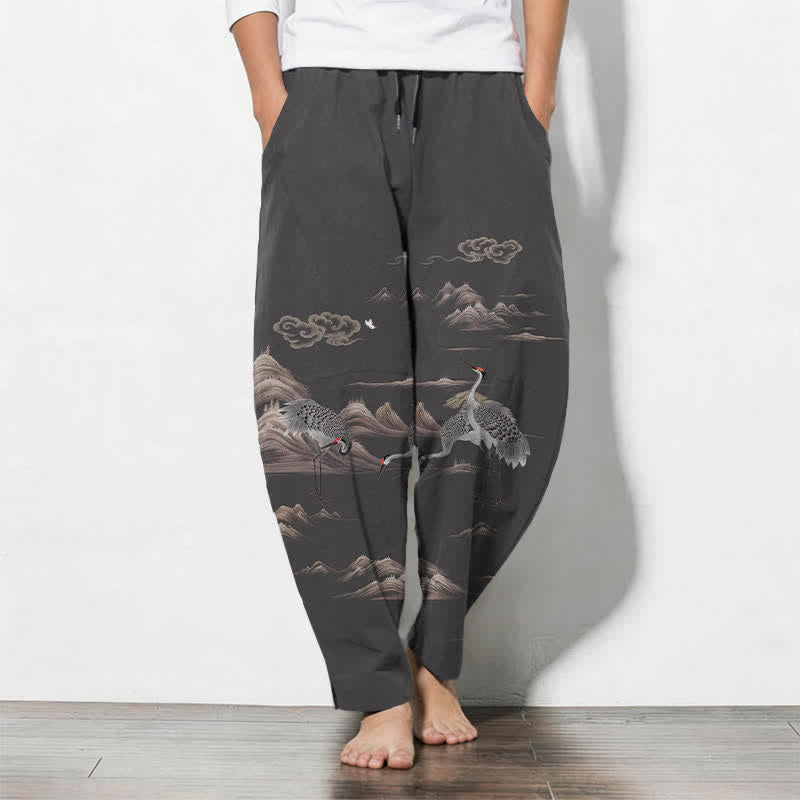 Buddha Stones Pantalones de hombre de algodón puro con estampado de grullas, nubes y montañas, corte ajustado, cordón y bolsillos. - Gris oscuro - US/UK/AU50, EU60 (5XL) - image 0