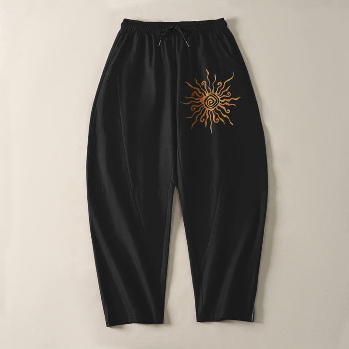 Buddha Stones Pantalones de hombre de algodón puro con estampado en espiral Golden Sun, cordón ajustable y corte cónico, con bolsillos. - image 2