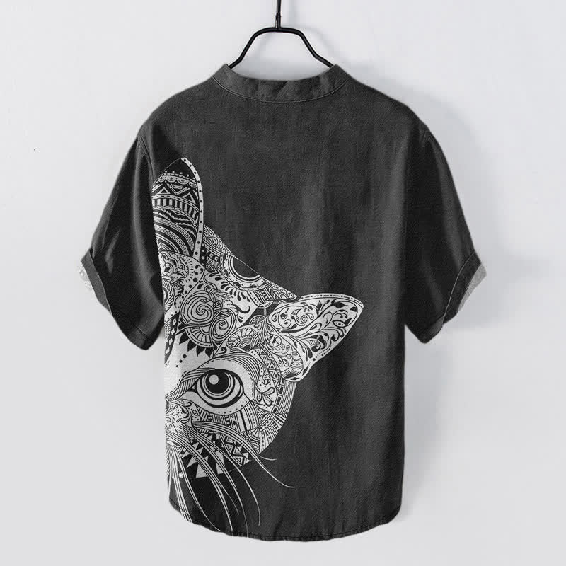 Buddha Stones Camisa de manga corta con medio botón y estampado tribal de cara de gato para hombre, de algodón. - image 1