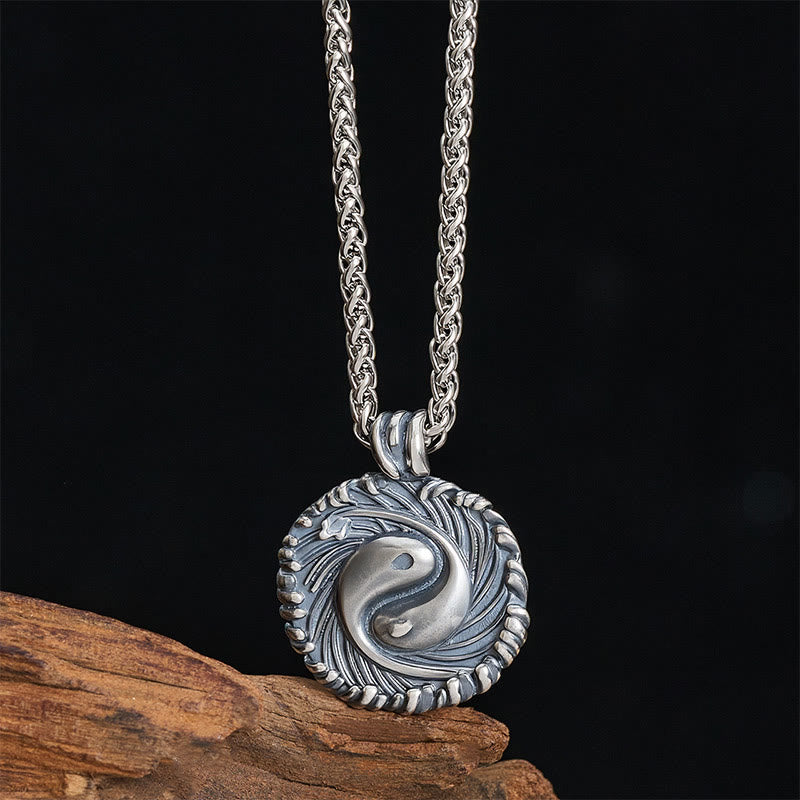 Buddha Stones Collar con colgante redondo de cobre con diseño de pez koi Yin Yang en equilibrio. - image 1