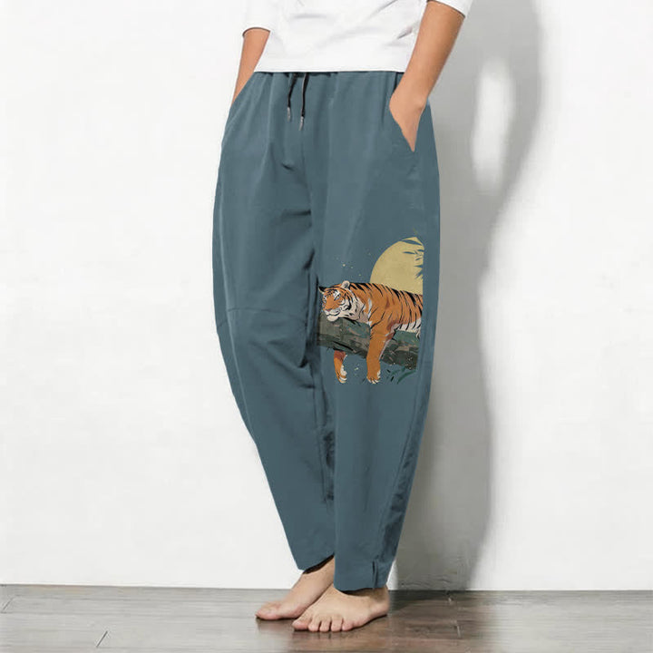 Buddha Stones Pantalones de hombre de algodón puro con estampado de tigre reclinado y luna, con cordón ajustable y corte ajustado, bolsillos. - image 1