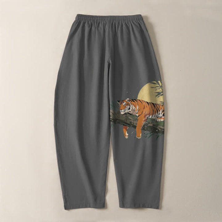 Buddha Stones Pantalones de hombre de algodón puro con estampado de tigre reclinado y luna, con cordón ajustable y corte ajustado, bolsillos. - image 14