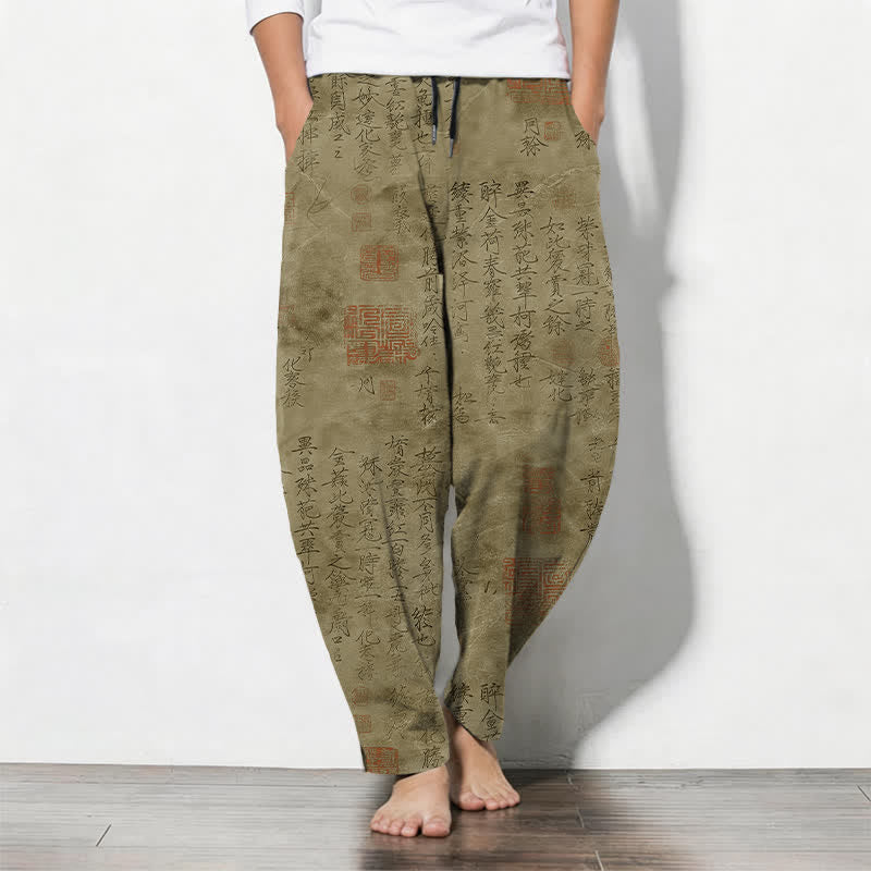 Buddha Stones Pantalones de hombre de algodón puro con estampado de sellos de caligrafía vintage, cordón ajustable y corte cónico, con bolsillos. - Vara de oro oscura - US/UK/AU50, EU60 (5XL) - image 0