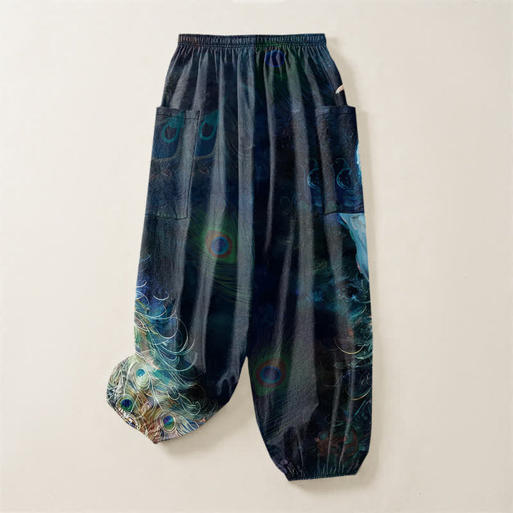 Buddha Stones Pantalones harem de algodón blanco con estampado de plumas de pavo real para mujer, cintura elástica y bolsillos laterales. - image 4