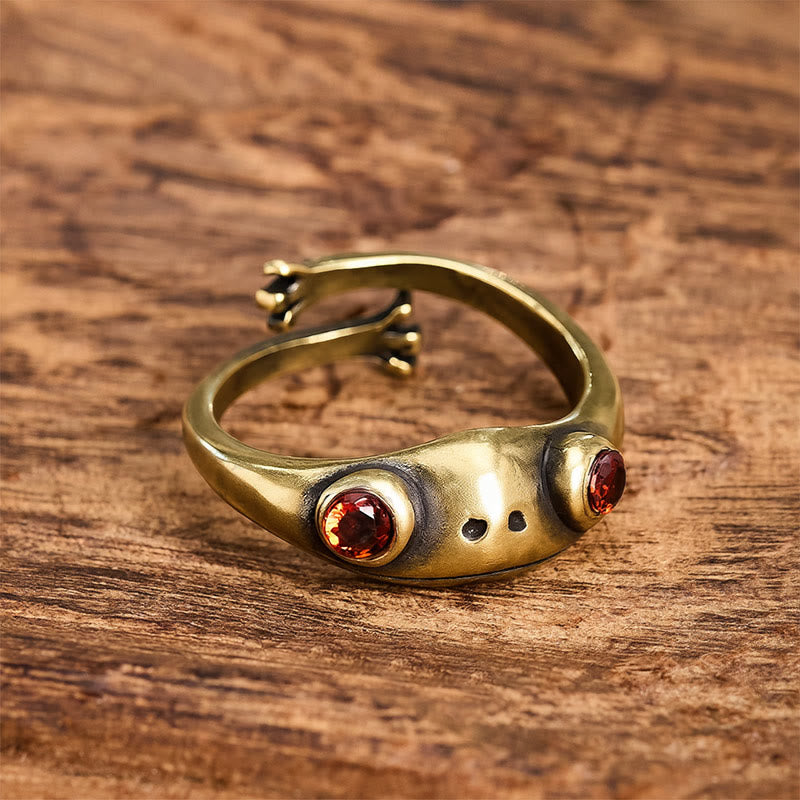 Buddha Stones Anillo abierto de latón antiguo con forma de rana Feng Shui para atraer la riqueza. - Ojos rojos - image 0