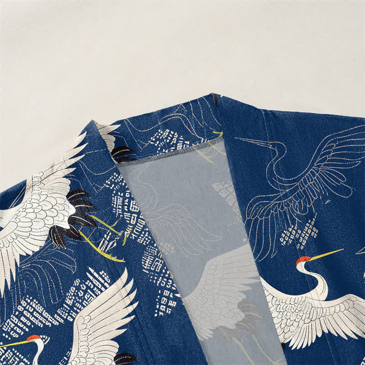 Buddha Stones Kimono de hombre de algodón blanco con estampado de grullas y abertura frontal. - image 3