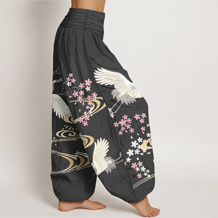 Buddha Stones Pantalones harem de mujer con cintura elástica y estampado de grullas y flores de cerezo, de algodón. - image 1