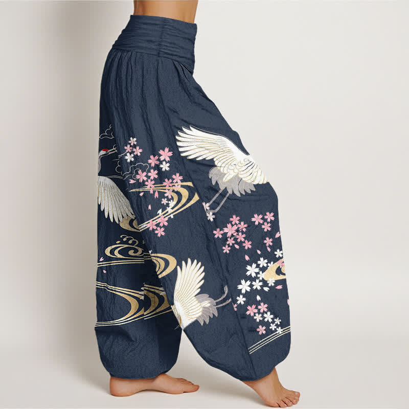 Buddha Stones Pantalones harem de mujer con cintura elástica y estampado de grullas y flores de cerezo, de algodón. - image 9