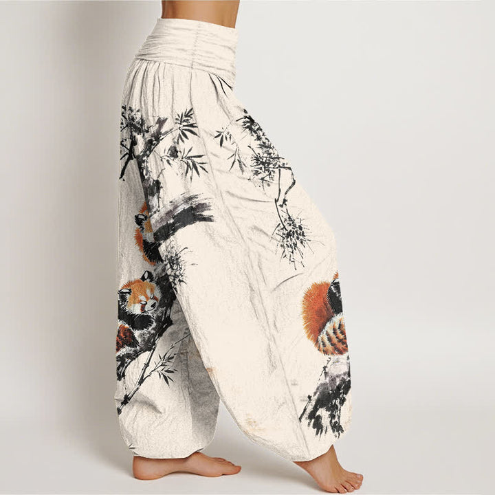 Buddha Stones Pantalones harem de mujer con cintura elástica y estampado de panda rojo y bambú, de algodón y tinta. - image 1