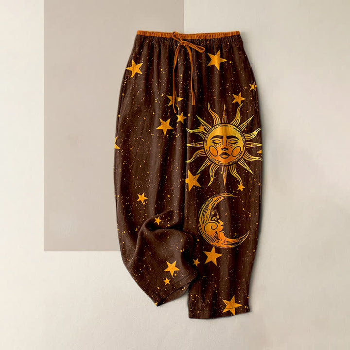 Buddha Stones Pantalones de mujer de algodón puro con estampado de luna y sol místicos, cintura elástica y bolsillos. - Marrón silla de montar - US16，UK/AU20，EU48 (3XL) - image 5