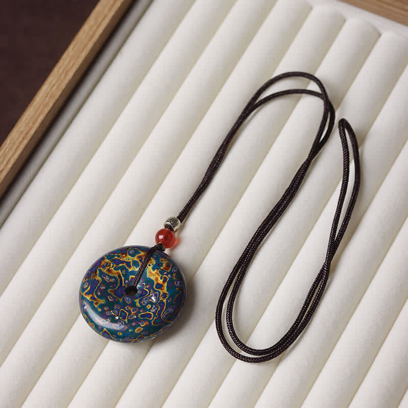 Buddha Stones Collar con colgante de cordón trenzado con hebilla de la paz - Combinación de colores azul y dorado con patrón aleatorio - image 4