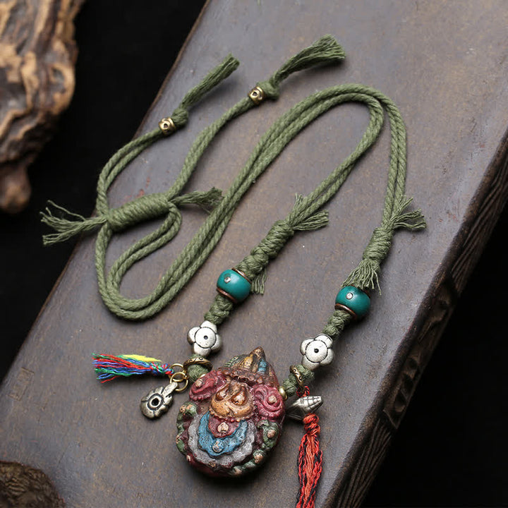 Buddha Stones Collar con colgante de borla tallada Tsa-tsa pintada tibetana - Aprox. 48,5 × 38,0 × 21,5 mm - image 0