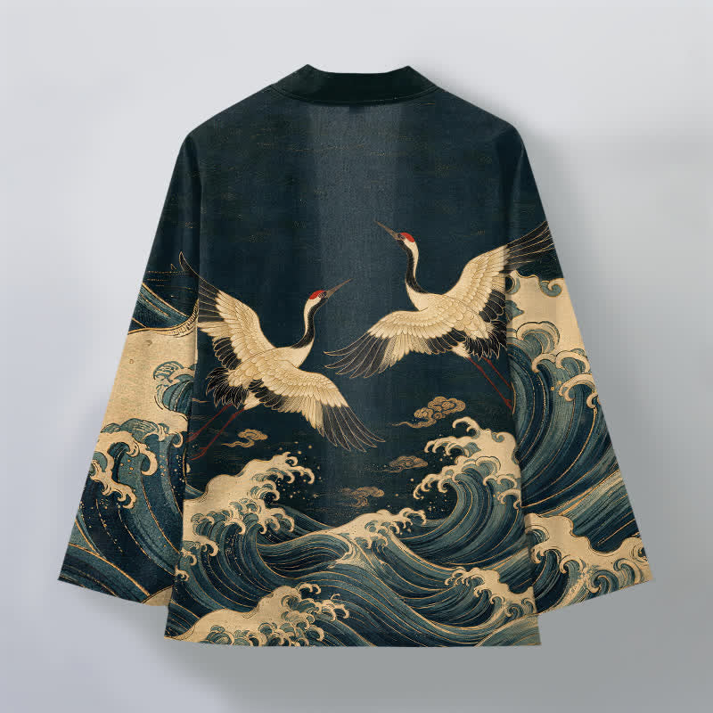Buddha Stones Kimono de hombre con frente abierto, estampado de grulla dorada y ondas, de algodón. - image 8