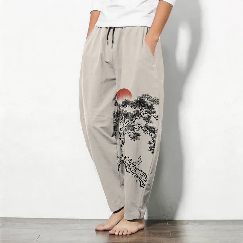 Buddha Stones Pantalones de hombre de algodón puro con estampado de pino y sol rojo, cordón ajustable y bolsillos. - image 1