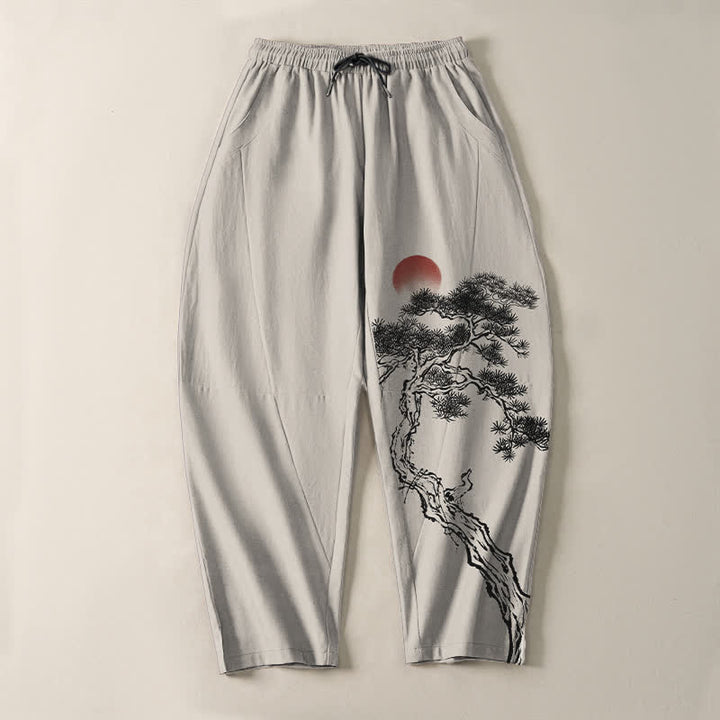 Buddha Stones Pantalones de hombre de algodón puro con estampado de pino y sol rojo, cordón ajustable y bolsillos. - image 2