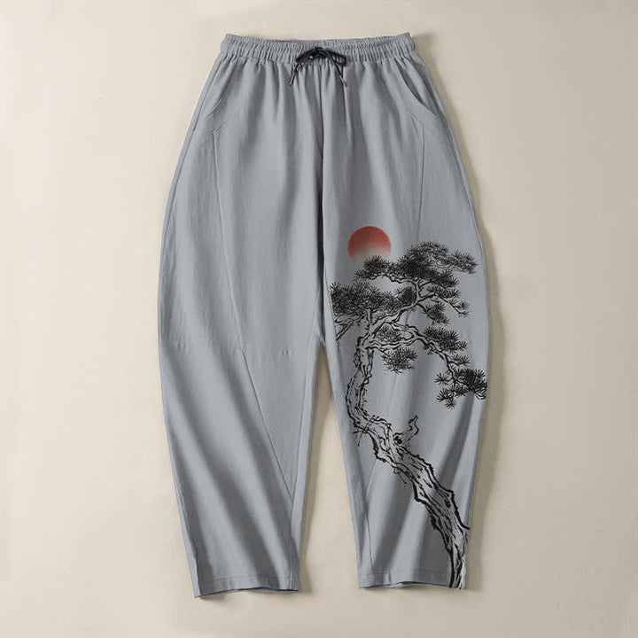 Buddha Stones Pantalones de hombre de algodón puro con estampado de pino y sol rojo, cordón ajustable y bolsillos. - image 9