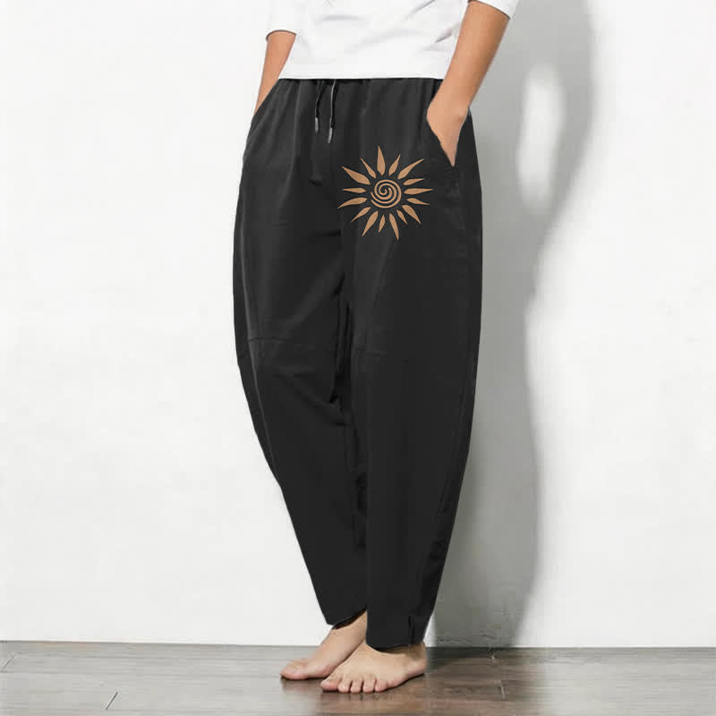Buddha Stones Pantalones de hombre de algodón puro con estampado de espiral solar, cordón ajustable y corte cónico, con bolsillos. - image 1