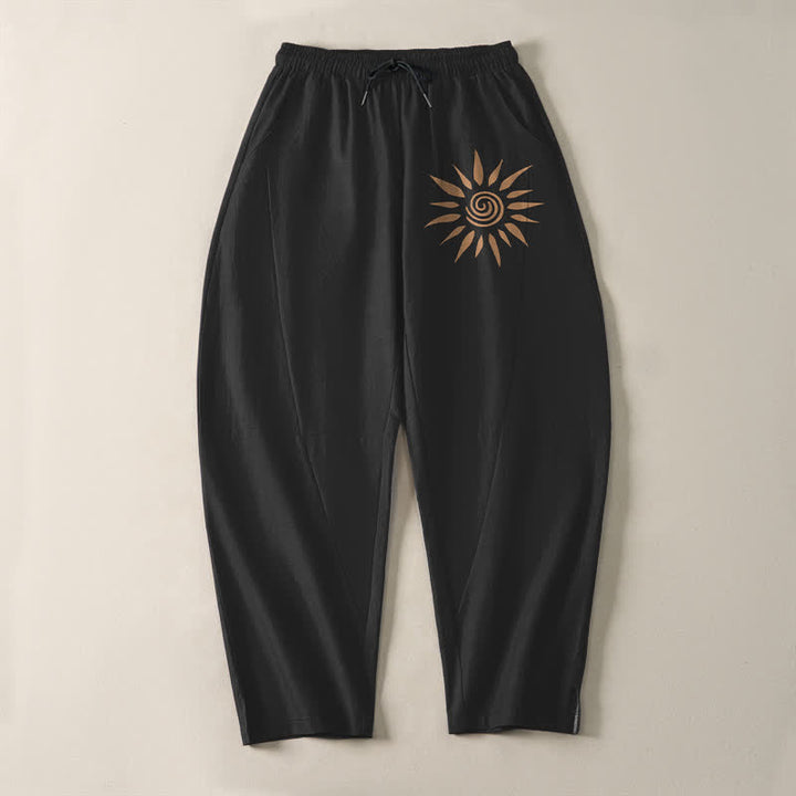 Buddha Stones Pantalones de hombre de algodón puro con estampado de espiral solar, cordón ajustable y corte cónico, con bolsillos. - image 2