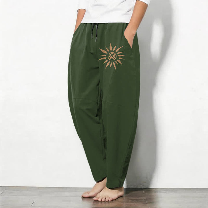 Buddha Stones Pantalones de hombre de algodón puro con estampado de espiral solar, cordón ajustable y corte cónico, con bolsillos. - image 12