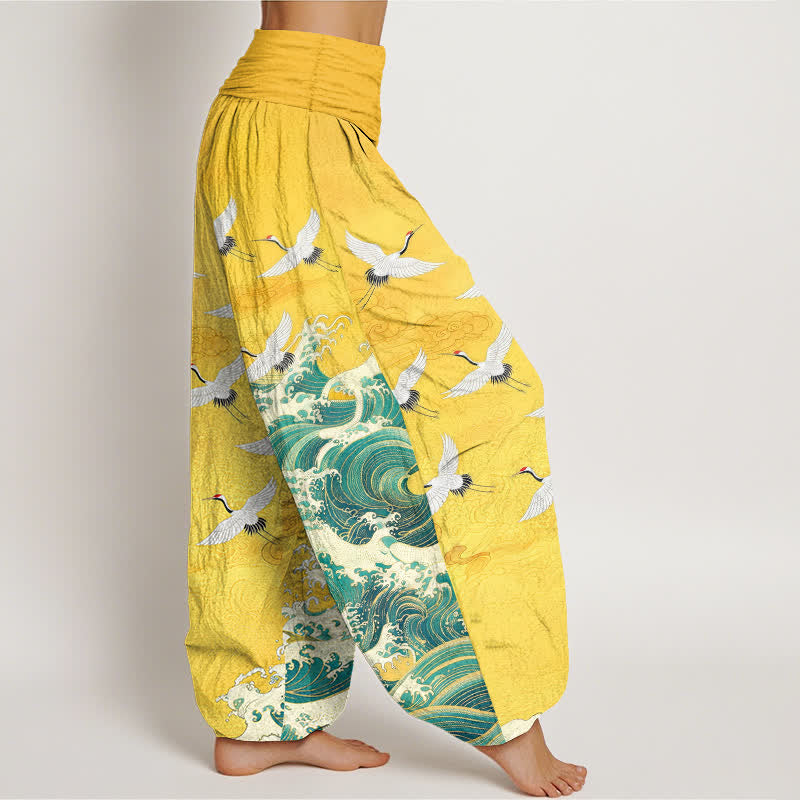 Buddha Stones Pantalones harem de mujer con cintura elástica y estampado de grullas y olas marinas en color blanco algodón. - image 1