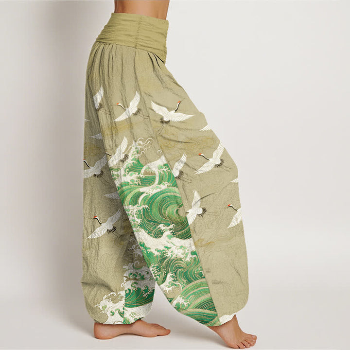 Buddha Stones Pantalones harem de mujer con cintura elástica y estampado de grullas y olas marinas en color blanco algodón. - image 6