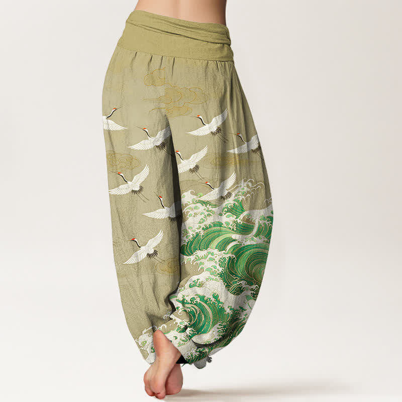 Buddha Stones Pantalones harem de mujer con cintura elástica y estampado de grullas y olas marinas en color blanco algodón. - image 7