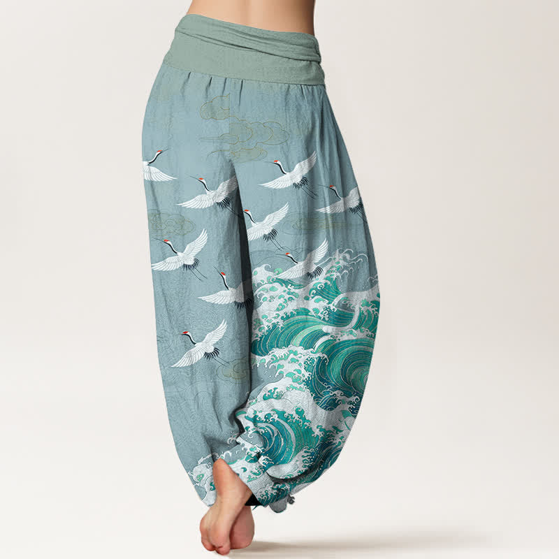Buddha Stones Pantalones harem de mujer con cintura elástica y estampado de grullas y olas marinas en color blanco algodón. - image 10