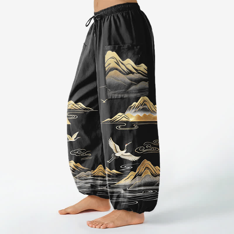 Buddha Stones Pantalones harem de mujer con cintura elástica y bolsillos laterales, estampado de grullas en un paisaje sereno de algodón. - image 1