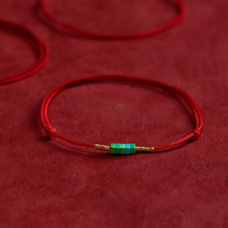Buddha Stones Pulsera de cuerda roja con cuentas cuadradas de turquesa ultrafinas para protección - Turquesa (circunferencia de la muñeca: 15-18 cm) - image 0