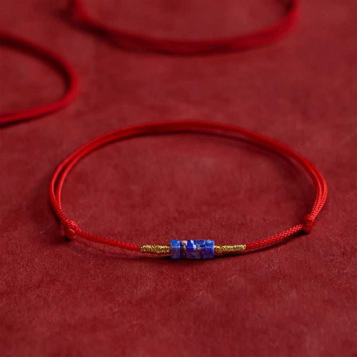 Buddha Stones Pulsera de la suerte de hilo rojo de lapislázuli, tejida a mano, ultrafina, con forma cuadrada pequeña. - Lapislázuli (circunferencia de la muñeca: 5,9–6,7 pulgadas / 15–17 cm) - image 0