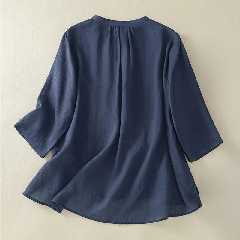 Camisa de mujer con bordado de Buddha Stones, diseño plisado, cuello alto, manga tres cuartos y abertura lateral en el bajo. - image 1
