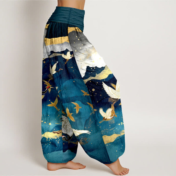 Buddha Stones Pantalones harem de mujer con cintura elástica y estampado de grullas voladoras doradas de algodón. - image 1