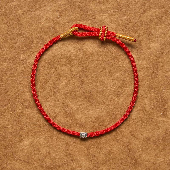 Buddha Stones Pulsera de protección con forma de pez koi de plata de ley 925 con hilo rojo - image 1
