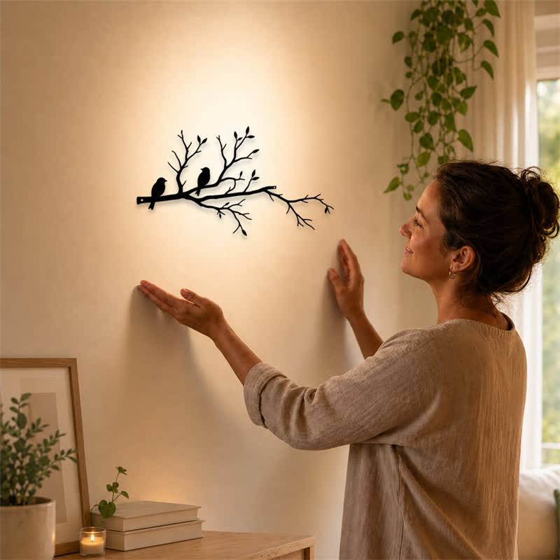 Buddha Stones Silueta de dos pájaros en una rama, de hierro, con símbolos significativos para decoración de pared. - image 1