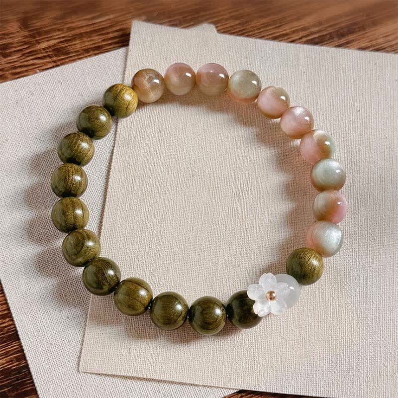 Buddha Stones Pulsera Serenity con dije de flor de ojo de gato y sándalo verde - image 1