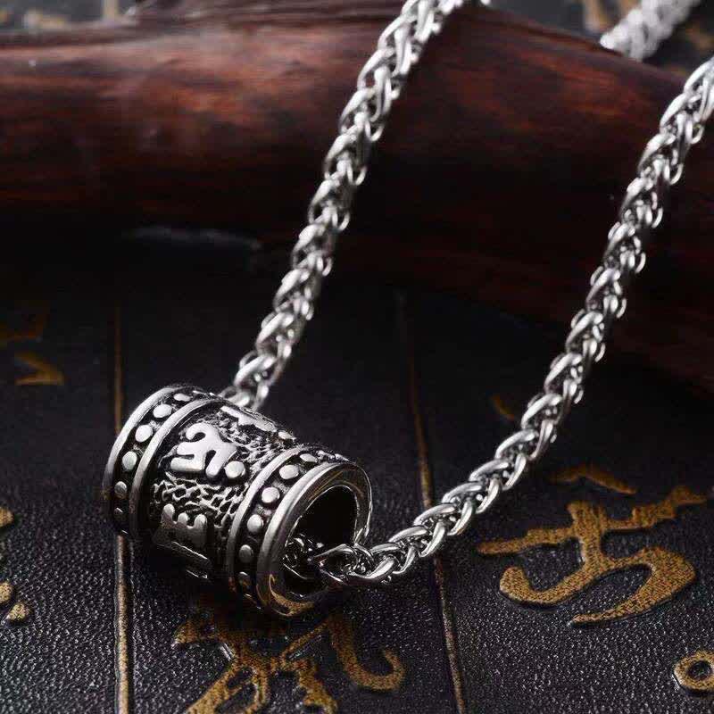Buddha Stones Collar cilíndrico tallado en relieve con el símbolo Om Mani Padme Hum de acero de titanio para protección y sabiduría. - Om Mani Padme Hum - image 0