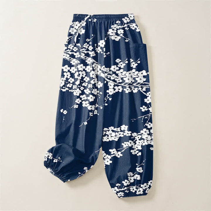 Buddha Stones Pantalones harem de algodón blanco con estampado de flores de ciruelo y cintura elástica para mujer, con bolsillos laterales. - image 4